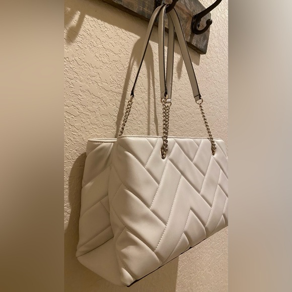 NWOT DKNY Medium Veronica Cream Quilted Satchel Shoulder Bag Gold-Tone Chain - Picture 7 of 16